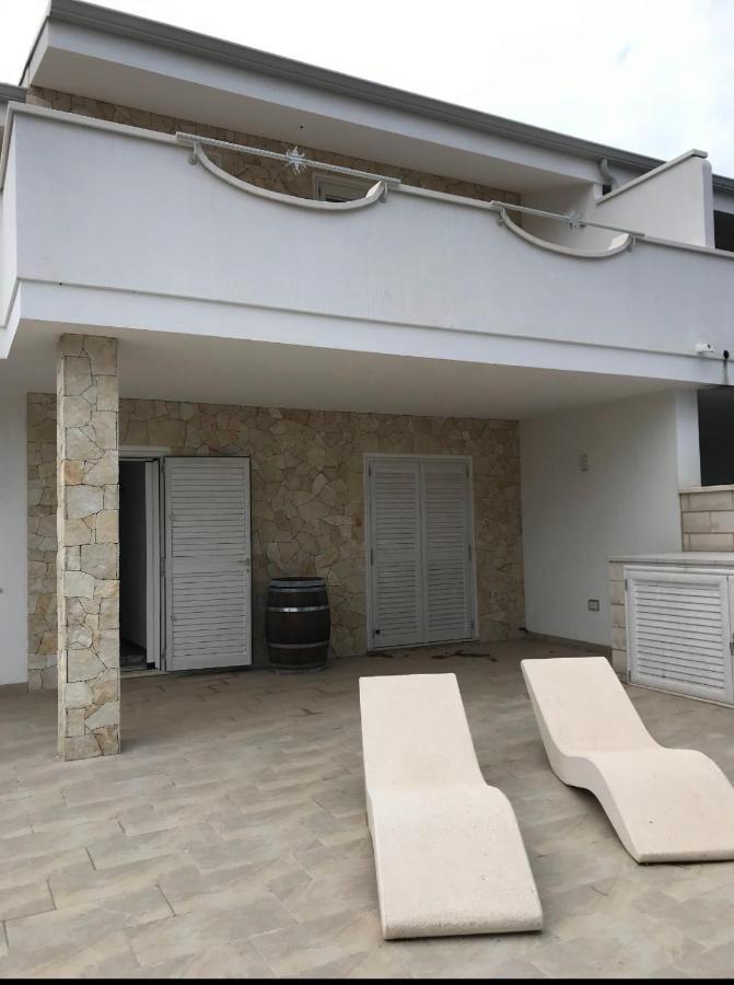 Residence Le Maree Porto Pino Exterior photo
