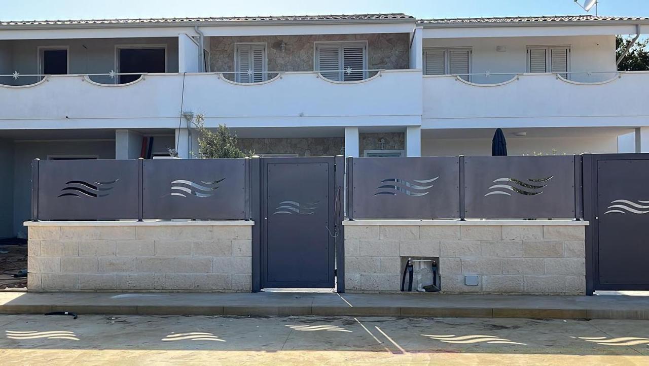 Residence Le Maree Porto Pino Exterior photo
