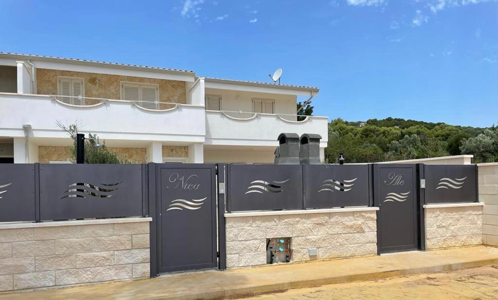 Residence Le Maree Porto Pino Exterior photo